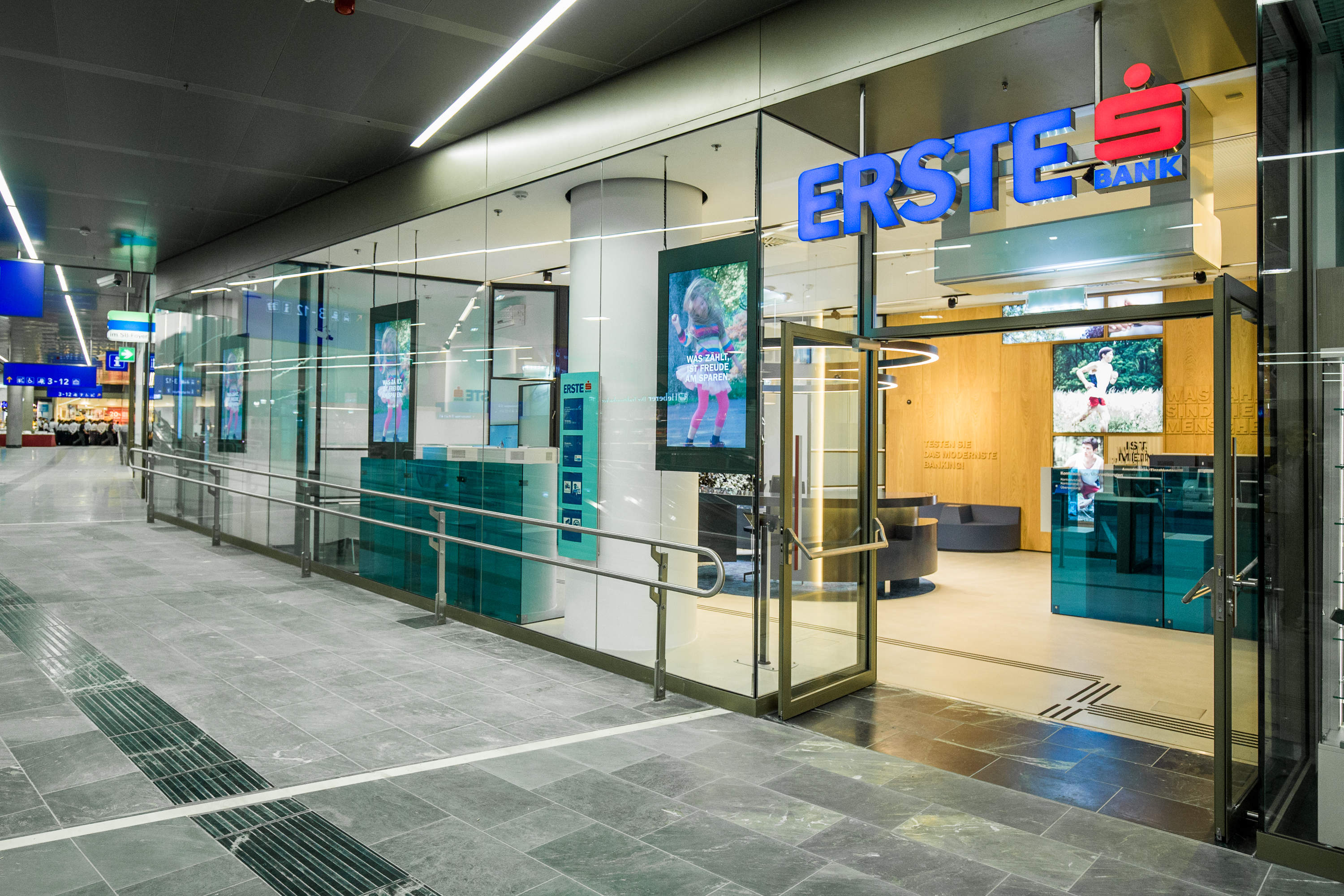 Slovenia's Aleasing to merge into Erste's Sparkasse brand