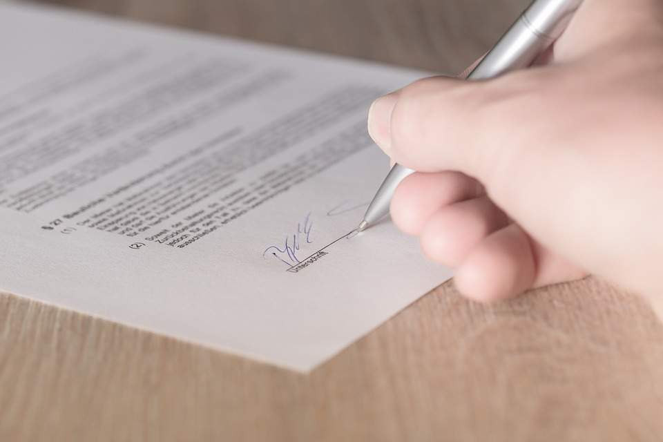What is a lease contract?